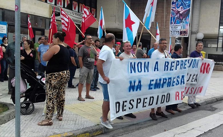17-07-06 ProtestaRepresión SindicalAutobusesOjeaPonteareas02.jpg